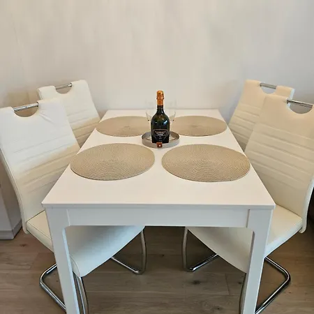 20th Floor Luxury - River & Castle View Διαμέρισμα *