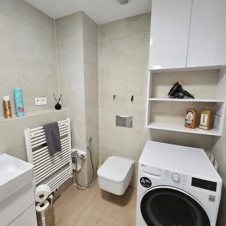 Apartment 20th Floor Luxury - River & Castle View *