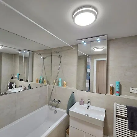 Apartment 20th Floor Luxury - River & Castle View *