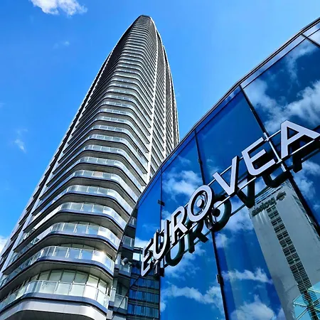 20th Floor Luxury - River & Castle View * Bratysława