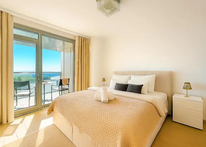 20th Floor Luxury - River & Castle View * Bratislava