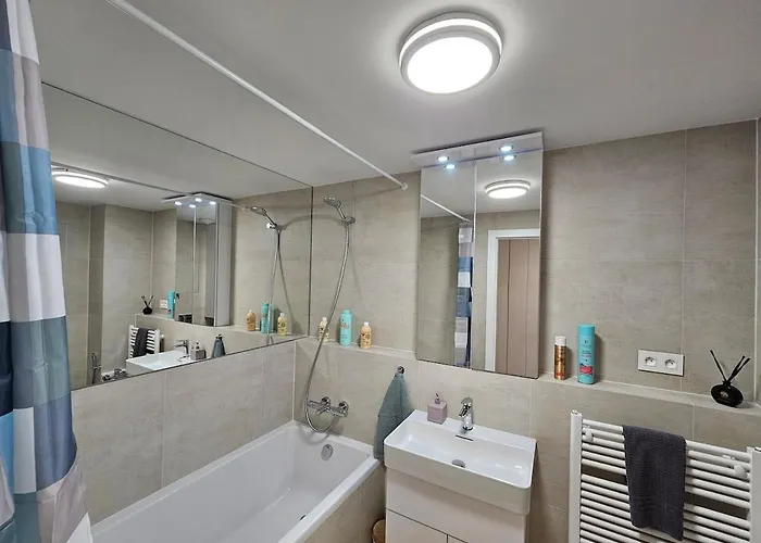 Apartment 20th Floor Luxury - River & Castle View *