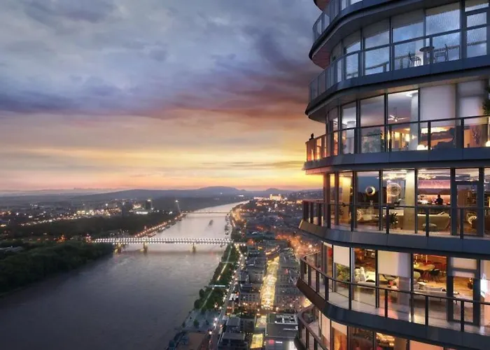 20th Floor Luxury - River & Castle View Bratysława