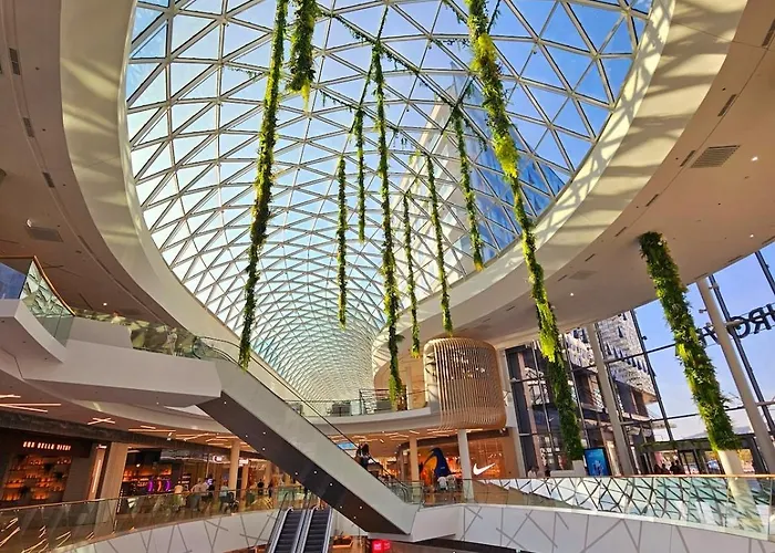 20th Floor Luxury - River & Castle View Apartment *